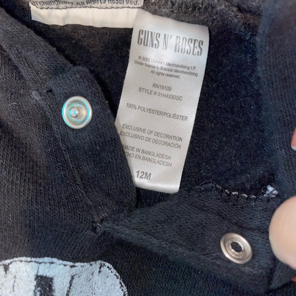 Baby 2pc Guns N' Roses Long Sleeve
Fleece Pullover and Jogger Set -Black - Picture 8 of 8